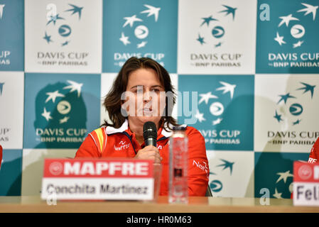 Cluj-Napoca, Rumänien-12. Juli 2016: Spanische Tennis-Team-Kapitän, Conchita Martinez, Beantwortung von Fragen während der Pressekonferenz vor dem Davis Cup Stockfoto