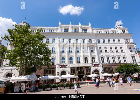 Weiße Fassade des Café Gerbeaud, Vörösmarty ter Platz, Budapest, Ungarn Stockfoto