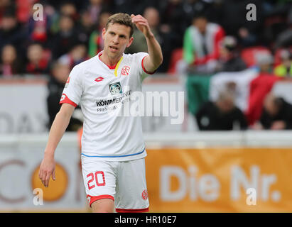 Leverkusen, Deutschland. 25. Februar 2017. Bundesliga, Spieltag 22, Bayer 04 Leverkusen - 1. FSV Mainz 05: Fabian Frei (Mainz) Gesten. Bildnachweis: Jürgen Schwarz/Alamy Live-Nachrichten Stockfoto