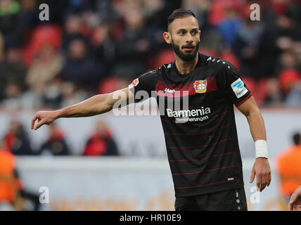 Leverkusen, Deutschland. 25. Februar 2017. Bundesliga, Spieltag 22, Bayer 04 Leverkusen - 1. FSV Mainz 05: Oemer Toprak (B04) Gesten. Bildnachweis: Jürgen Schwarz/Alamy Live-Nachrichten Stockfoto