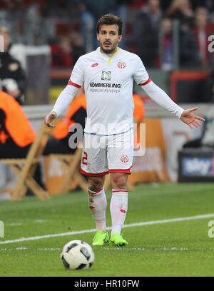 Leverkusen, Deutschland. 25. Februar 2017. Bundesliga, Spieltag 22, Bayer 04 Leverkusen - 1. FSV Mainz 05: Giulio Donati (Mainz) Gesten. Bildnachweis: Jürgen Schwarz/Alamy Live-Nachrichten Stockfoto