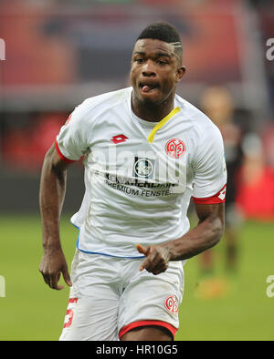 Leverkusen, Deutschland. 25. Februar 2017. Bundesliga, Spieltag 22, Bayer 04 Leverkusen - 1. FSV Mainz 05: Jhon Cordoba (Mainz). Bildnachweis: Jürgen Schwarz/Alamy Live-Nachrichten Stockfoto