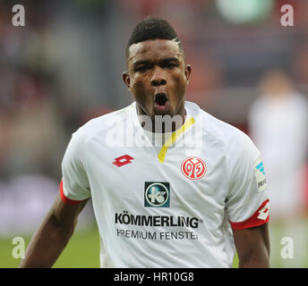 Leverkusen, Deutschland. 25. Februar 2017. Bundesliga, Spieltag 22, Bayer 04 Leverkusen - 1. FSV Mainz 05: Jhon Cordoba (Mainz). Bildnachweis: Jürgen Schwarz/Alamy Live-Nachrichten Stockfoto