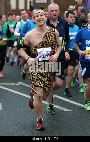 Brighton, UK. 26. Februar 2017. Die Vitalität Brighton Halbmarathon abgebildete statt auf Brighton Seafront, Sonntag, 26. Februar 2017.   Bildnachweis: Sam Stephenson/Alamy Live-Nachrichten Stockfoto