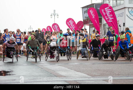 Brighton, UK. 26. Februar 2017. Vitalität-Halbmarathon statt in der Stadt Brighton, UK. 26. Februar 2017. Bildnachweis: Matt Duckett/ImagesLive/ZUMA Draht/Alamy Live-Nachrichten Stockfoto