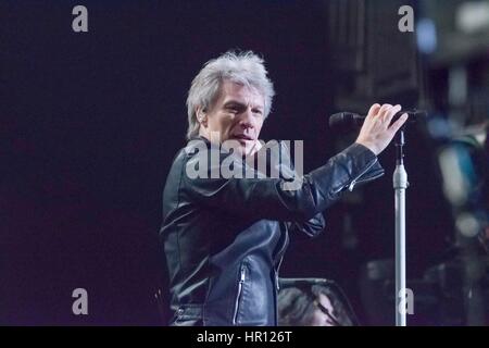 Las Vegas, Nevada, USA. 25. Februar 2017. Sänger Jon Bon Jovi führt live auf dem T-Mobile Arena am 25. Februar 2017 in Las Vegas, Nevada. Bildnachweis: Das Foto Zugang/Alamy Live-Nachrichten Stockfoto