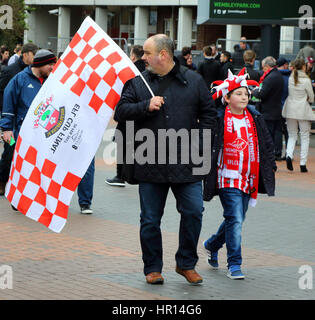 London, UK. 26. Februar 2017. Southampton-Fans kommen für die EFL-Cup-Finale 2017 Manchester United gegen Southampton im Wembley Stadium, London am Februar 26 Credit: KEITH MAYHEW/Alamy Live News Stockfoto