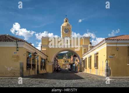 Santa Catalina Arch Ans Agua Vulkan - Antigua, Guatemala Stockfoto