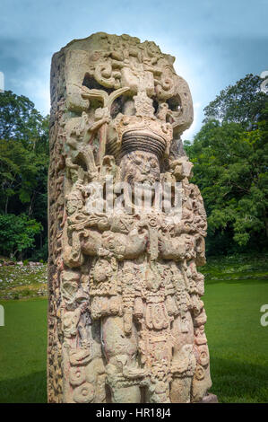 Geschnitzte Stella in Maya-Ruinen - Copan archäologische Website, Honduras Stockfoto