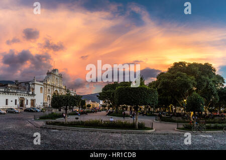 Sonnenuntergang am Parque Central - Antigua, Guatemala Stockfoto