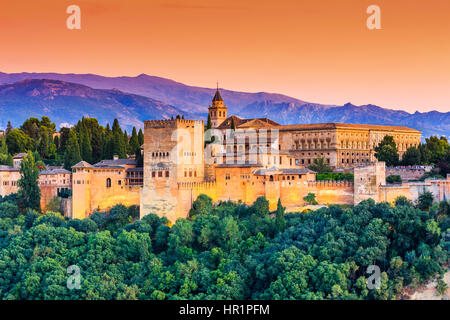 Alhambra von Granada, Spanien. Alhambra-Festung bei Sonnenuntergang. Stockfoto