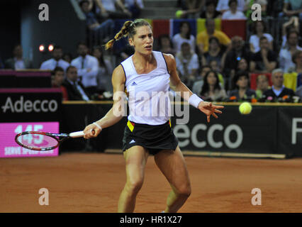 Cluj-Napoca, Rumänien-16. April 2016: Deutsche Tennisspielerin Andrea Petkovic während eines Fed-Cup-Spiels in der World Cup Spiel-Of gegen Simona Halep spielt Stockfoto