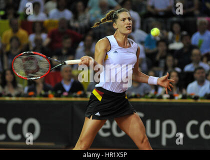 Cluj-Napoca, Rumänien-16. April 2016: Deutsche Tennisspielerin Andrea Petkovic während eines Fed-Cup-Spiels in der World Cup Spiel-Of gegen Simona Halep spielt Stockfoto