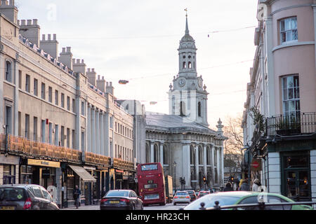 Blick auf eleganten georgianischen Gebäuden entlang Nelson Road in Greenwich mit Blick auf Pfarrkirche St Alfege Stockfoto