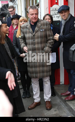 Mitglieder der Band Madness Photocall zu besuchen und präsentieren den PRS Music Heritage Award zum Veranstaltungsort, das gab die Band ihre erste gig je vierzig Jahren mit: Graham McPherson "Suggs" wo: London, Vereinigtes Königreich bei: Kredit-26. Januar 2017: Phil Stockfoto