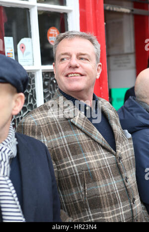 Mitglieder der Band Madness Photocall zu besuchen und präsentieren den PRS Music Heritage Award zum Veranstaltungsort, das gab die Band ihre erste gig je vierzig Jahren mit: Graham McPherson "Suggs" wo: London, Vereinigtes Königreich bei: Kredit-26. Januar 2017: Phil Stockfoto