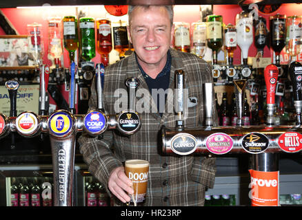 Mitglieder der Band Madness Photocall zu besuchen und präsentieren den PRS Music Heritage Award zum Veranstaltungsort, das gab die Band ihre erste gig je vierzig Jahren mit: Graham McPherson "Suggs" wo: London, Vereinigtes Königreich bei: Kredit-26. Januar 2017: Phil Stockfoto