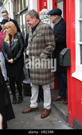 Mitglieder der Band Madness Photocall zu besuchen und präsentieren den PRS Music Heritage Award zum Veranstaltungsort, das gab die Band ihre erste gig je vierzig Jahren mit: Graham McPherson "Suggs" wo: London, Vereinigtes Königreich bei: Kredit-26. Januar 2017: Phil Stockfoto