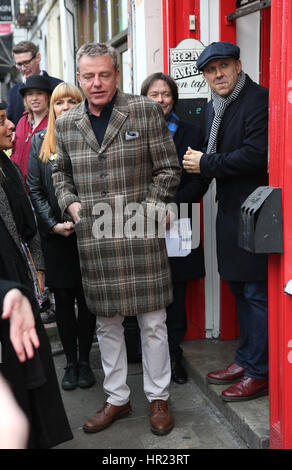 Mitglieder der Band Madness Photocall zu besuchen und präsentieren den PRS Music Heritage Award zum Veranstaltungsort, das gab die Band ihre erste gig je vierzig Jahren mit: Graham McPherson "Suggs" wo: London, Vereinigtes Königreich bei: Kredit-26. Januar 2017: Phil Stockfoto