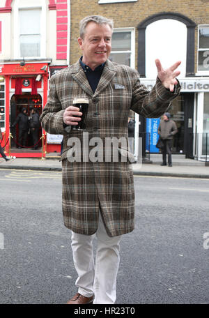 Mitglieder der Band Madness Photocall zu besuchen und präsentieren den PRS Music Heritage Award zum Veranstaltungsort, das gab die Band ihre erste gig je vierzig Jahren mit: Graham McPherson "Suggs" wo: London, Vereinigtes Königreich bei: Kredit-26. Januar 2017: Phil Stockfoto