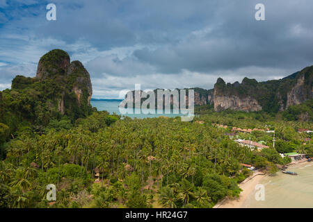 Luftaufnahme von Railay Beach von der Klippe, Krabi, Thailand Stockfoto