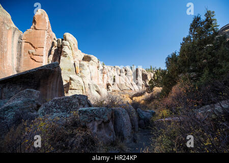 Felswände bei Kletterern beliebt; Penitente Canyon; Colorado; USA Stockfoto