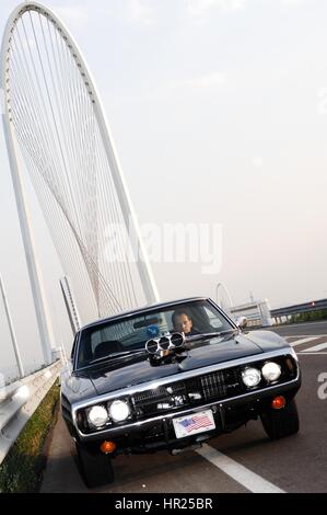 1970 Dodge Charger 500 klassischen amerikanischen Muscle-Car unter Santiago Calatrava-Brücke in Reggio Emilia Stockfoto