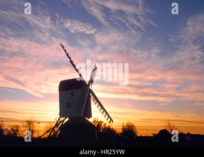 Winter Silhouette Windmühle Essex Landschaft Dorf grün historische Mountnessing Windmühle Segel Sonnenuntergang Himmel Landschaft Brentwood England großbritannien Stockfoto