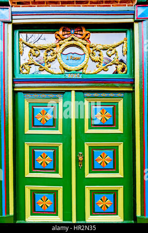 Häuser Auf Dem Deich in Mittelnkirchen Altes Land; Häuser in Mittelnkirchen, Niedersachsen Stockfoto