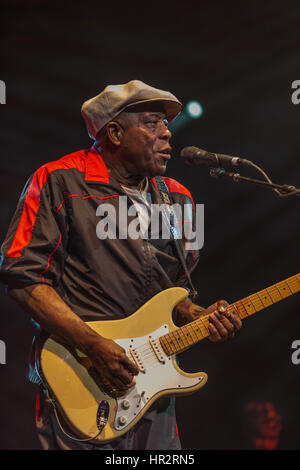 Buddy Guy, setzt US-amerikanischer Blues-Gitarrist der ultimative Showman in eine unglaubliche Leistung für seine Fans. Byron Bay Bluesfest, Australien, 2. April 2010 Stockfoto