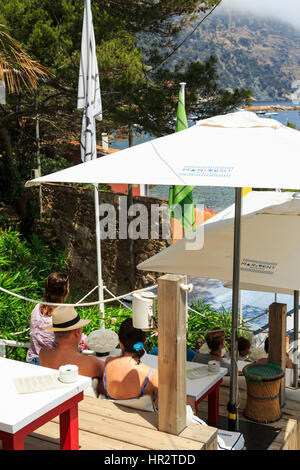 Bar-Restaurant-Terrasse, Aigua Blava, Costa Brava, Spanien Stockfoto