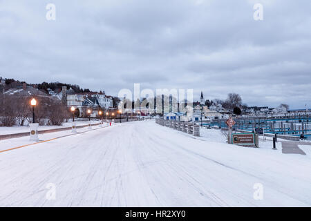 Mackinac Island ist eine Stadt in Mackinac County im US-Bundesstaat Michigan. Fotografiert im Winter mit Schnee Stockfoto