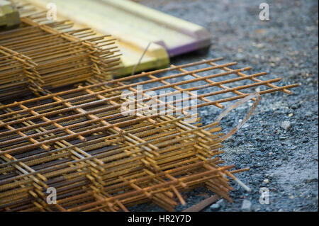 Stapel von Stärkung der bar Netz in einer Baustelle, Frankreich Stockfoto