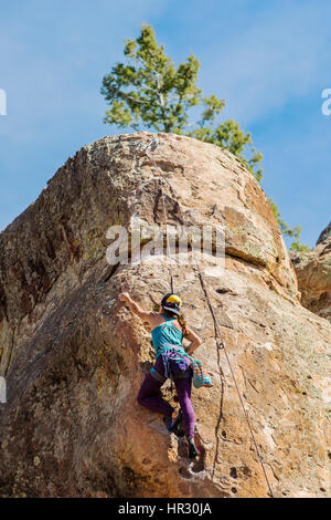 Junge Frau Klettern; Penitente Canyon; Colorado; UNS Stockfoto