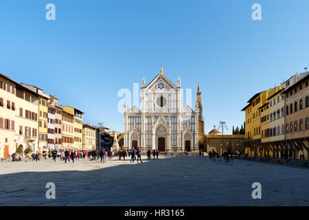 Florenz, Italien - 25. Februar 2016: die Basilika von Santa Croce, d. h. Heilig-Kreuz, auf dem gleichnamigen Platz in Florenz, Toskana, Italien. Die destina Stockfoto