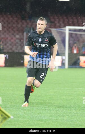 Neapel, Italien. 25. Februar 2017. Fußballspiel zwischen SSC Napoli und Atalanta im Stadio San Paolo in Napoli Kamehameha Ergebnis Napoli vs. Atalanta 0-2.im Bild Jasmin Kurtic (ATALANTA) Credit: Salvatore Esposito/Pacific Press/Alamy Live News Stockfoto