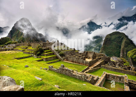 MACHU PICCHU, PERU - 31. Mai 2015: Blick von der alten Inca Stadt Machu Picchu. Das 15. Jahrhundert Inka Website. "verlorene Stadt der Inkas". Ruinen des M Stockfoto