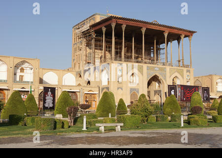 ISFAHAN, IRAN - 11. Oktober 2016: Ali Qapu Palast auf Meydan-e Imam am 11. Oktober 2016 in Isfahan, Iran. Stockfoto