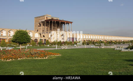 ISFAHAN, IRAN - 11. Oktober 2016: Ali Qapu Palast auf Meydan-e Imam am 11. Oktober 2016 in Isfahan, Iran. Stockfoto