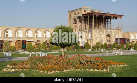 ISFAHAN, IRAN - 11. Oktober 2016: Ali Qapu Palast auf Meydan-e Imam am 11. Oktober 2016 in Isfahan, Iran. Stockfoto