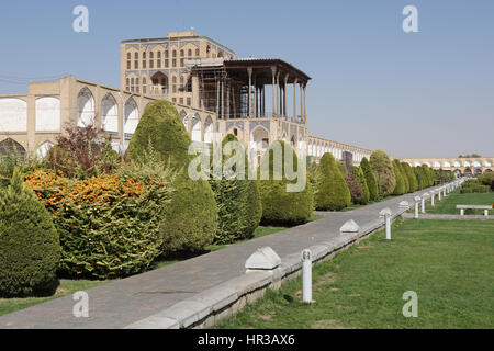 ISFAHAN, IRAN - 11. Oktober 2016: Ali Qapu Palast auf Meydan-e Imam am 11. Oktober 2016 in Isfahan, Iran. Stockfoto