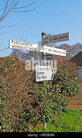 Ein Wegweiser auf dem Land im Ranworth, Norfolk, England, Vereinigtes Königreich. Stockfoto