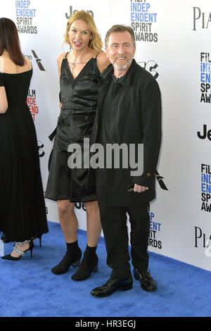 Tim Roth und seine Frau Nikki Butler besuchen die 32. Film Independent Spirit Awards 2017 am Santa Monica Pier am 25. Februar 2017 in Santa Monica, Kalifornien. | weltweite Nutzung Stockfoto