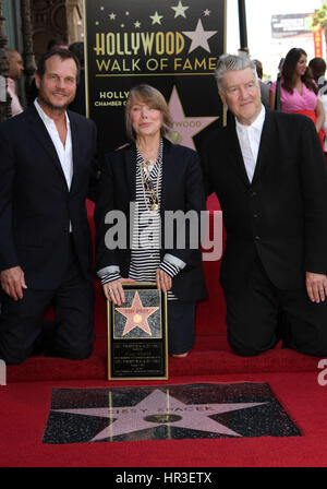 Hollywood, CA, USA. 1. August 2011. 25. Februar 2017 - starb im Alter von 61 Jahren an Komplikationen nach der Operation Schauspieler und Regisseur Bill Paxton. Paxton es Profil Fernsehen Höchstleistungen erhielt viel positive Aufmerksamkeit, einschließlich seine führende Rolle in der HBO Serie Big Love (2006Ð2011), wofür erhielt Paxton drei Golden Globe-Nominierungen. Paxton erhielt gute Kritiken für seine Leistung in the History Channel Miniserie Hatfields & McCoys (2012), wofür er für den Emmy Award, zusammen mit Co-Star Kevin Costner nominiert wurde. Foto: 1. August 2011 - Bill Hollywood, Kalifornien- Stockfoto