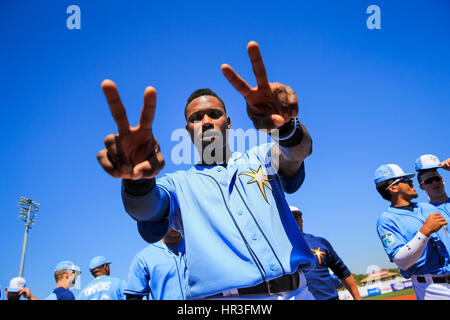 Port Charlotte, Florida, USA. 26. Februar 2017. WILL VRAGOVIC | Times.Tampa Bay Strahlen Shortstop Tim Beckham (1) Gesten vor dem Start des Spiels zwischen den Tampa Bay Rays und die Boston Red Sox bei Charlotte Sportpark in Port Charlotte, Florida auf Sonntag, 26. Februar 2017. Bildnachweis: Willen Vragovic/Tampa Bay Times / ZUMA Draht/Alamy Live News Stockfoto