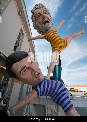 Viareggio, Italien. 26. Februar 2017.  allegorische Schwimmer am Karneval von Viareggio statt 26. Februar 2017 Credit: Landschaft von Sardinien/Alamy Live News Stockfoto