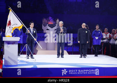 (L-R) Katsuhiro Akimoto, JOCTsunekazu Takeda, Timothy Fok, 26. Februar 2017: Abschlussfeier während der 2017 Sapporo asiatischen Winterspiele an Makomanai Indoor-Eisbahn in Hokkaido, Japan. Bildnachweis: Yohei Osada/AFLO SPORT/Alamy Live-Nachrichten Stockfoto