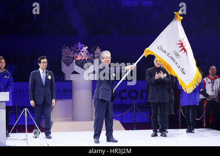 (L-R) Katsuhiro Akimoto, JOCTsunekazu Takeda, Timothy Fok, 26. Februar 2017: Abschlussfeier während der 2017 Sapporo asiatischen Winterspiele an Makomanai Indoor-Eisbahn in Hokkaido, Japan. Bildnachweis: Yohei Osada/AFLO SPORT/Alamy Live-Nachrichten Stockfoto