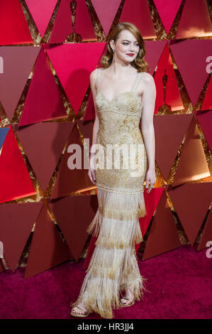 Los Angeles, USA. 26. Februar 2017. Schauspielerin Emma Stone kommt für den roten Teppich der 89. Academy Awards am Dolby Theater in Los Angeles, USA, am 26. Februar 2017. Bildnachweis: Yang Lei/Xinhua/Alamy Live-Nachrichten Stockfoto