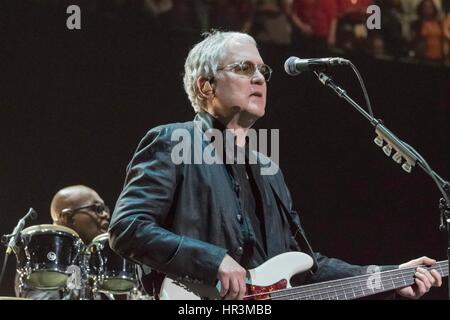 Bon Jovi-Preforms für ein volles Haus in This House ist nicht für Verkauf Tour an der T-Mobile Arena in Las Vegas, NV am 25. Februar 2017. Stockfoto